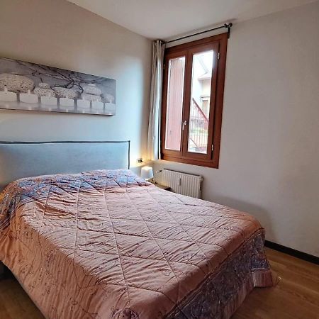 Vera Luxury Apartment Сірміоне Екстер'єр фото