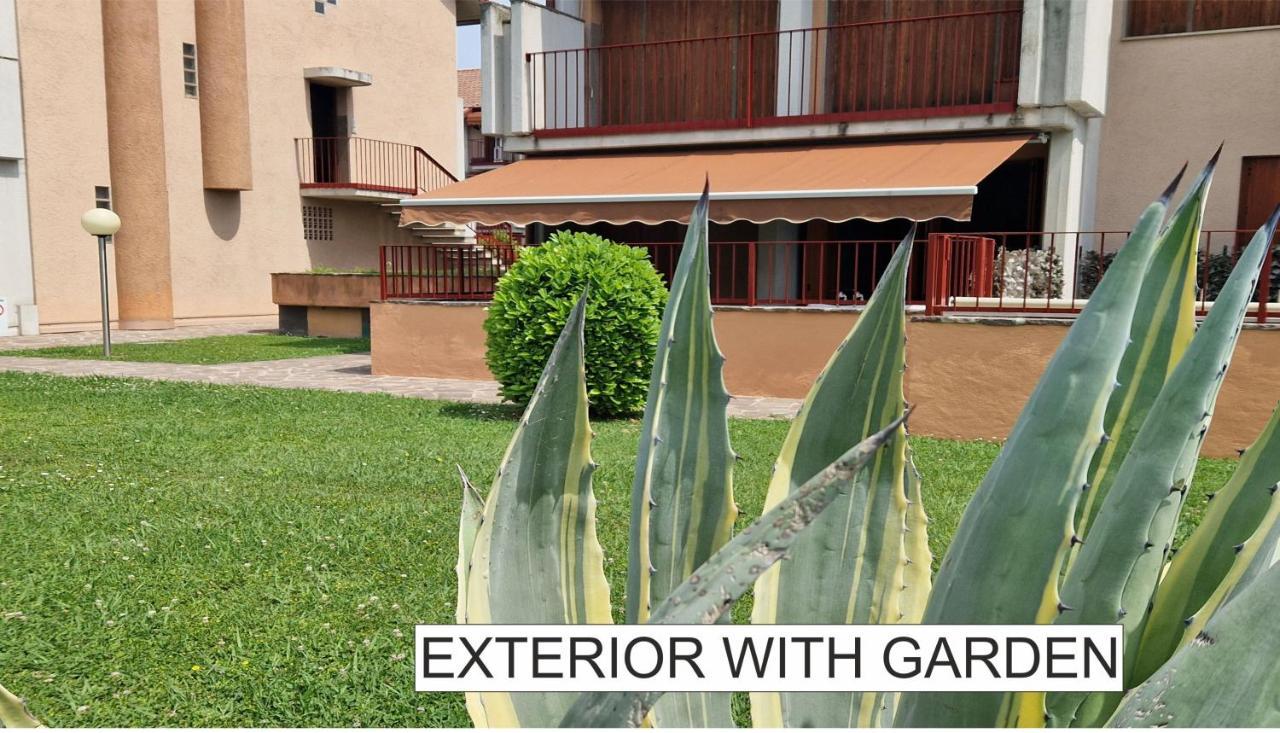 Vera Luxury Apartment Сірміоне Екстер'єр фото